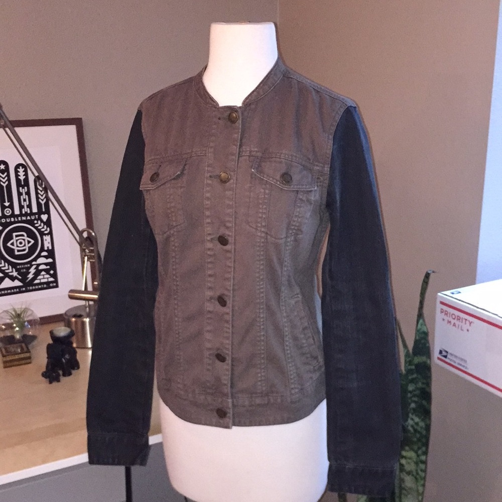 Washed Gray Contrast-Sleeve Women's Jacket